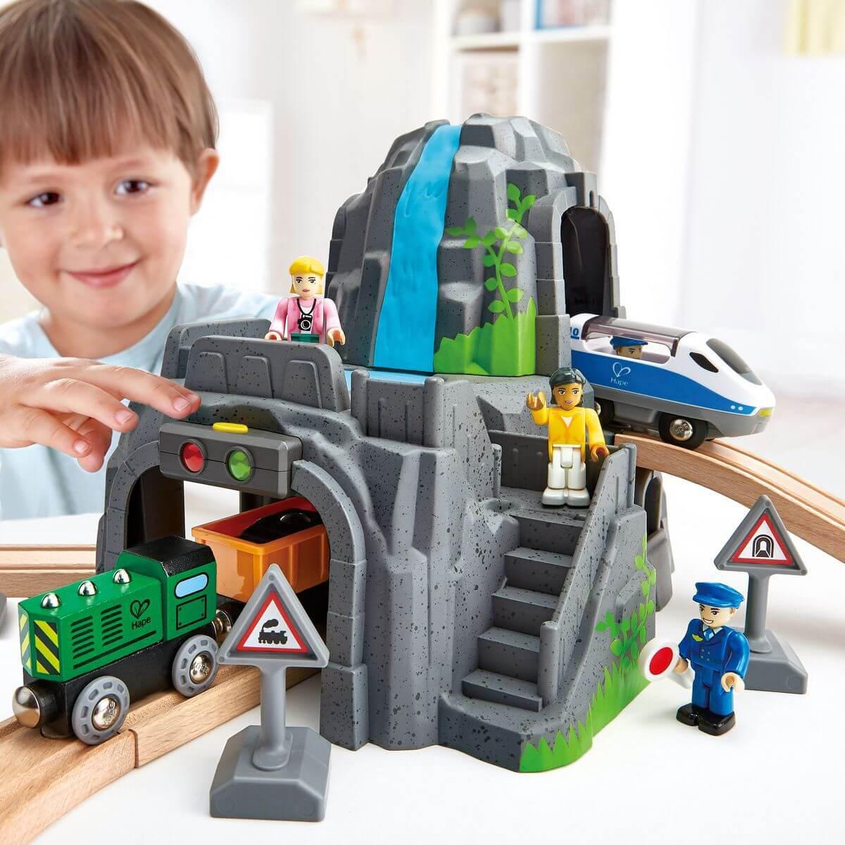 Accessoires circuit de train LIGHT AND SOUND MOUTAIN Hape