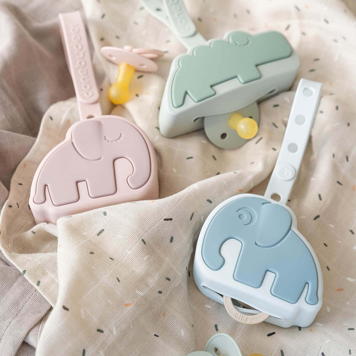 Anneau hochet HAPPY CLOUDS Done by Deer Colour mix