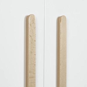 Armoire 2 portes SARA Basiak MDF blanc et hêtre huilé