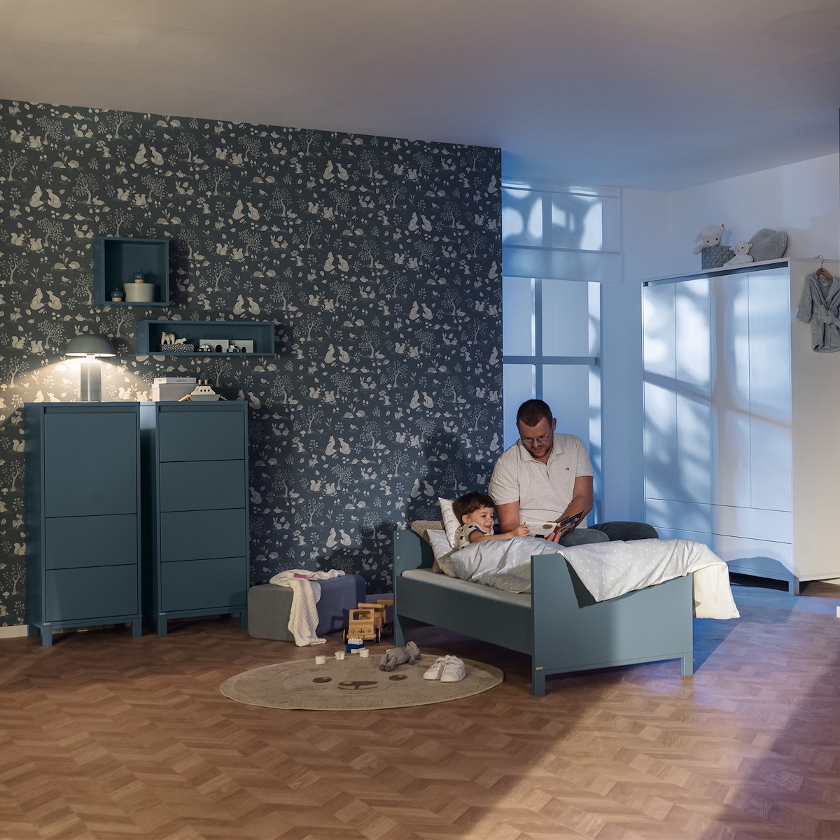 Armoire 4 portes 4 tiroirs OLLI Paidi blanc bleu mat