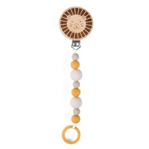 Attache-tétine lion SOUS MON BAOBAB Moulin Roty