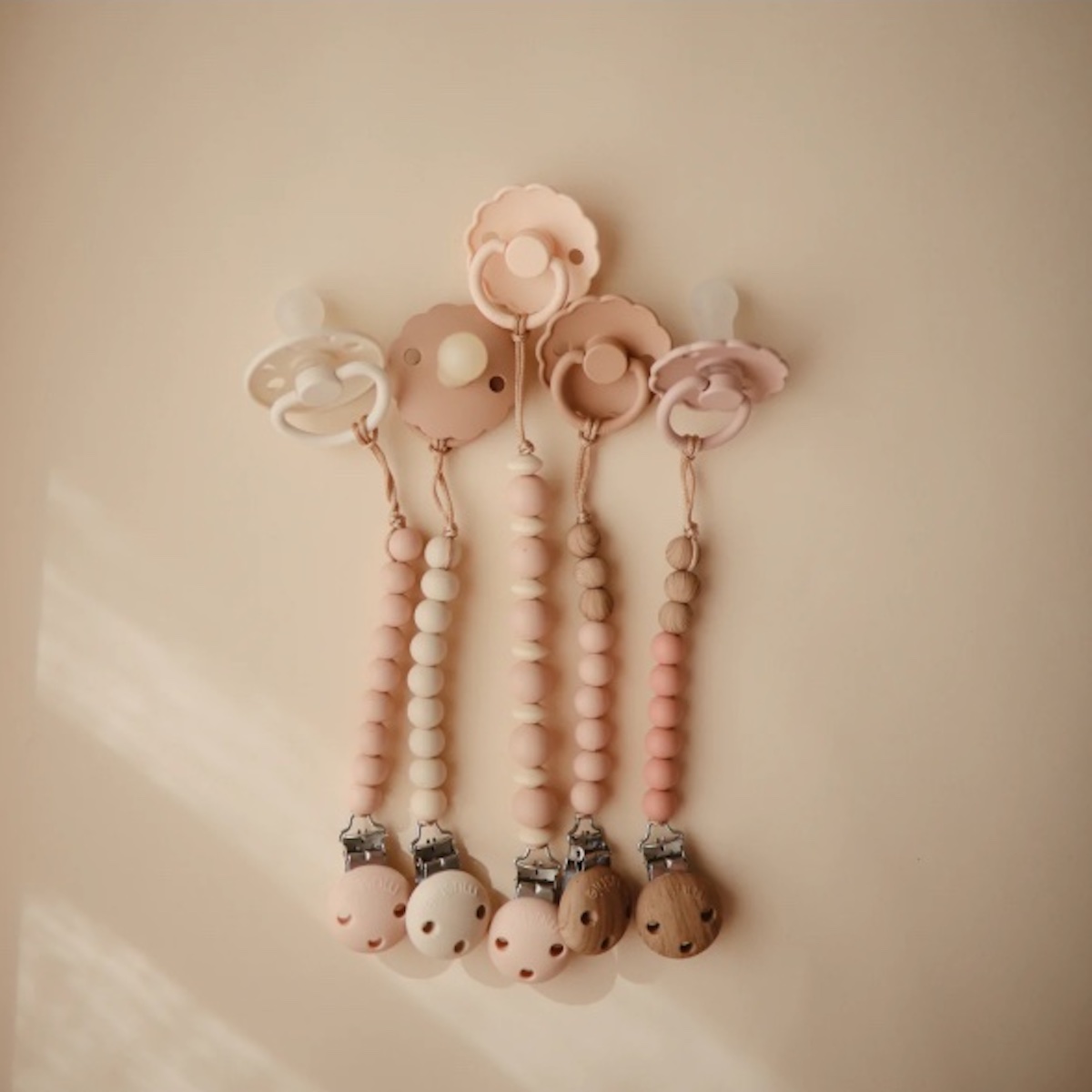 Attache tétine LUNA Mushie Blush