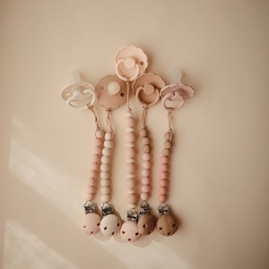 Attache tétine LUNA Mushie Blush