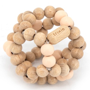 Balle de préhension en bois Trixie rose