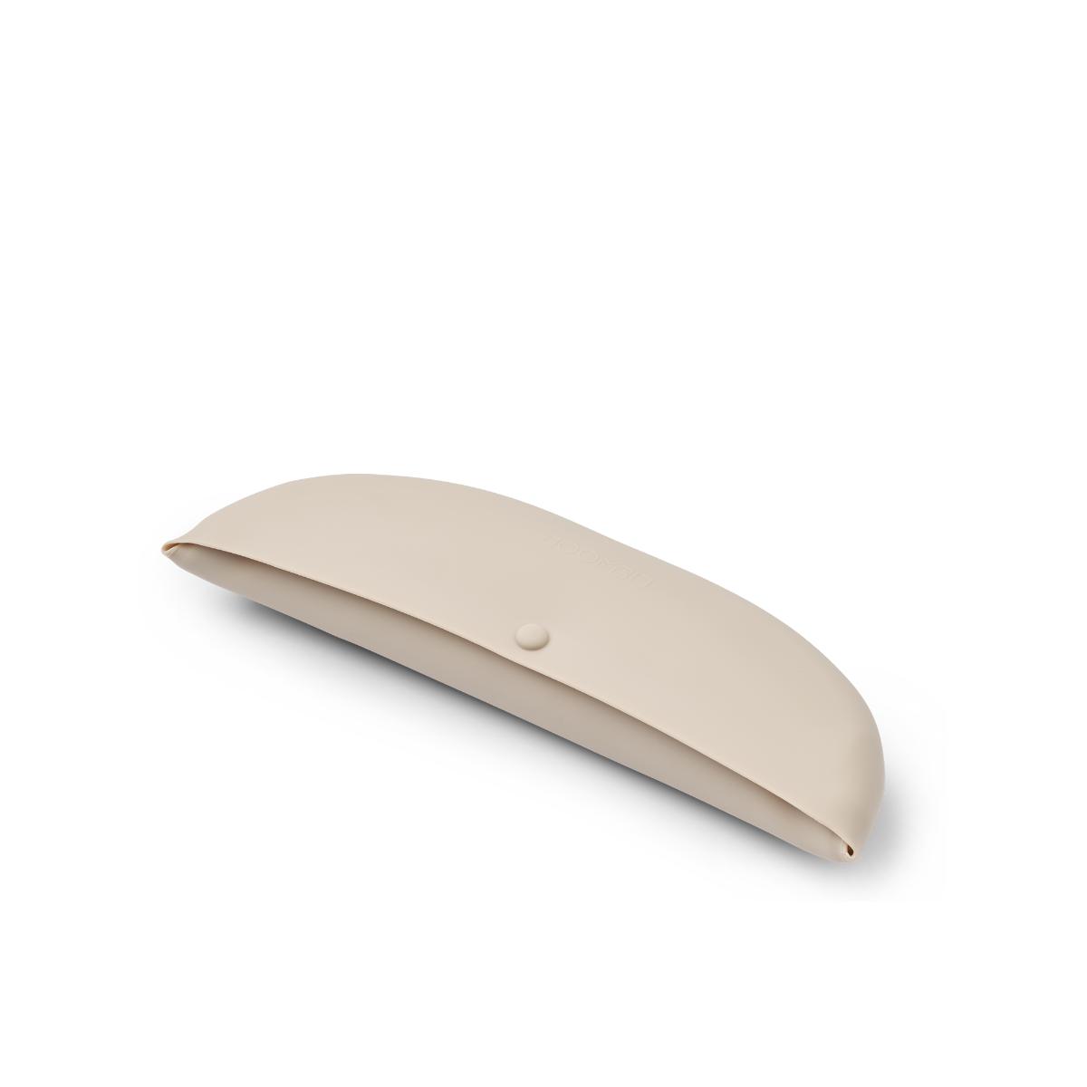 Bavoir imprimé ember par 2 Liewood Cats and Dogs sandy