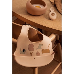 Bavoir imprimé ember par 2 Liewood Cats and Dogs sandy