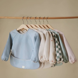 Bavoir longues manches Mushie roman green