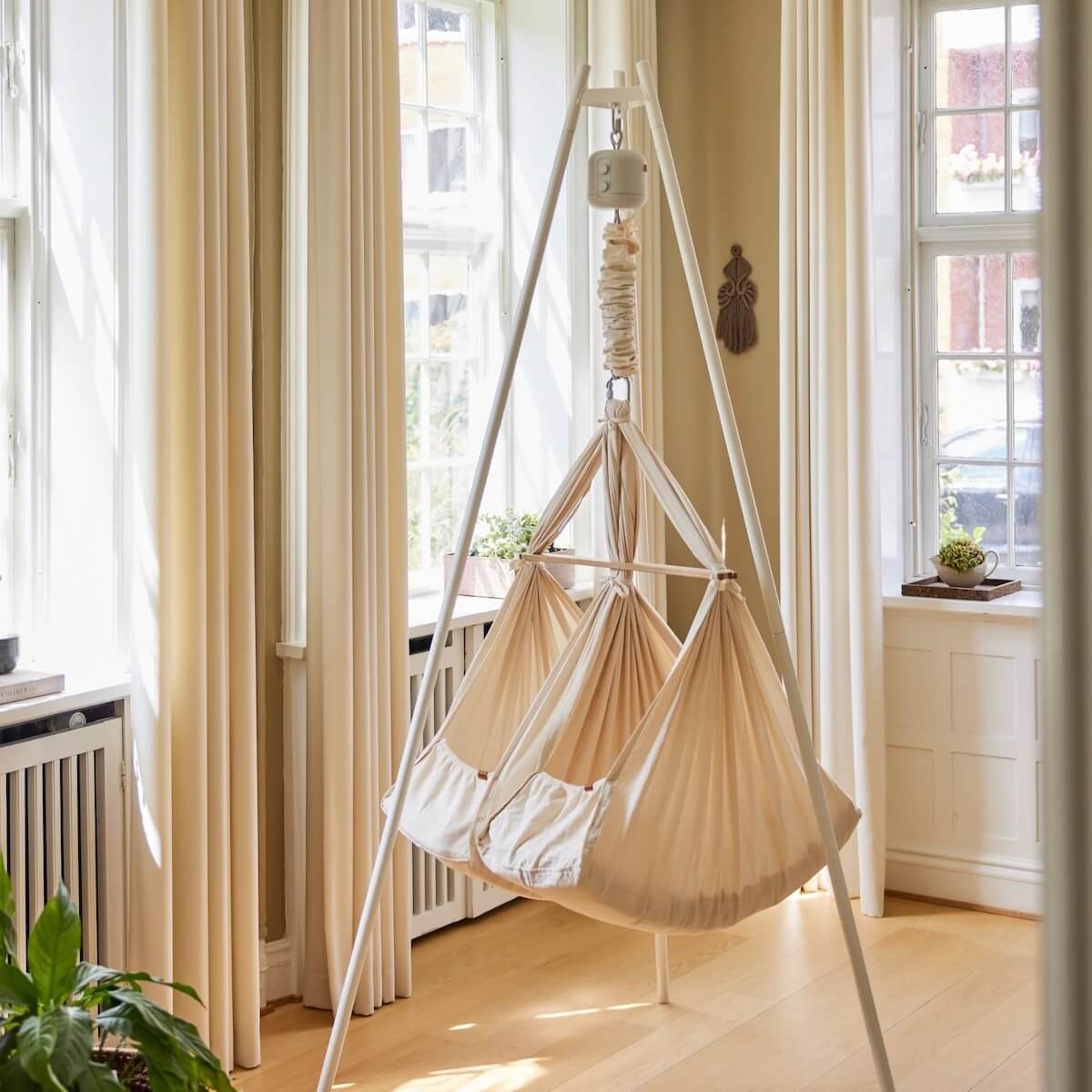 Berceau à ressort jumeaux avec moteur-support Membantu Basic blanc-natur