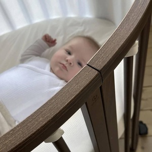 Berceau-lit bébé mini SLEEPI V3 Stokke warm brown
