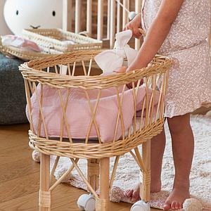 Berceau poupée en feuilles de palmier 