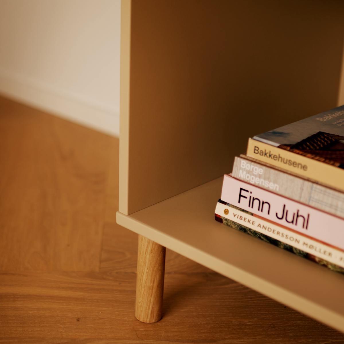 Bibliothèque avec pied 1 tablette SAGA Flexa oat oak