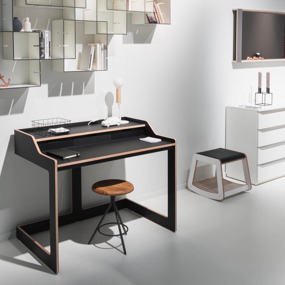 Bureau PLANE Müller Small Living anthracite