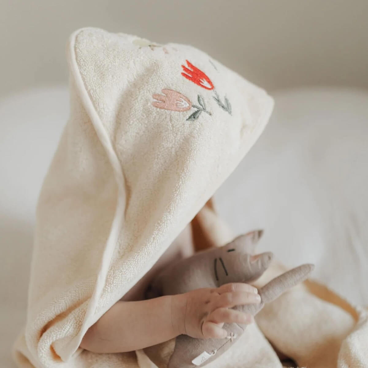 Cape de bain 85x85cm PETAL embroidered Terry Dear April harmony