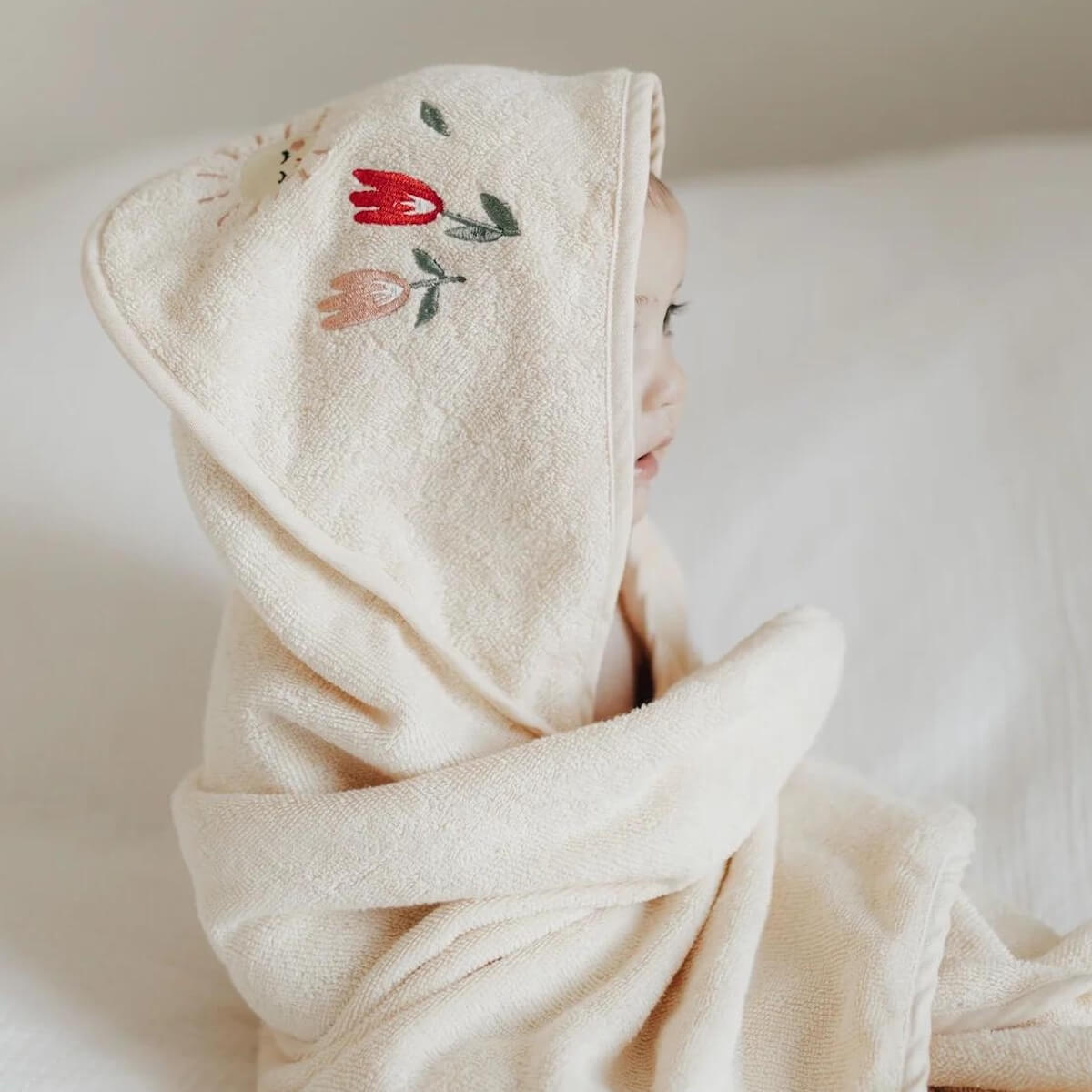 Cape de bain 85x85cm PETAL embroidered Terry Dear April harmony