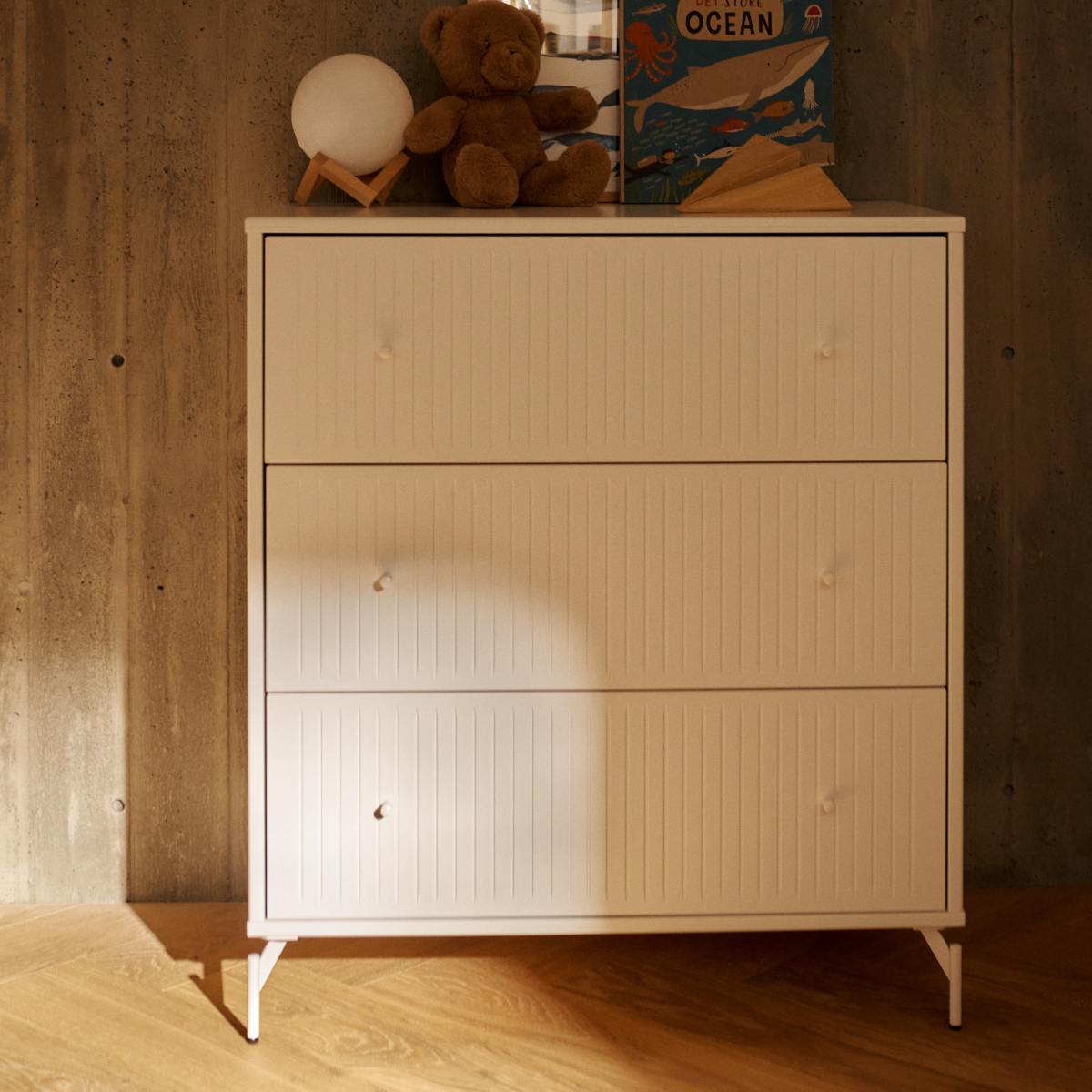 Commode à 3 tiroirs rainures avec pied SAGA Flexa blanc