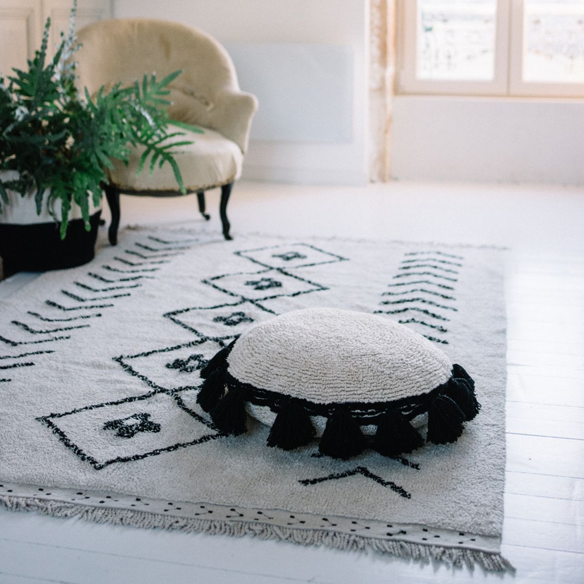 Coussin 48cm CIRCLE Lorena Canals Black