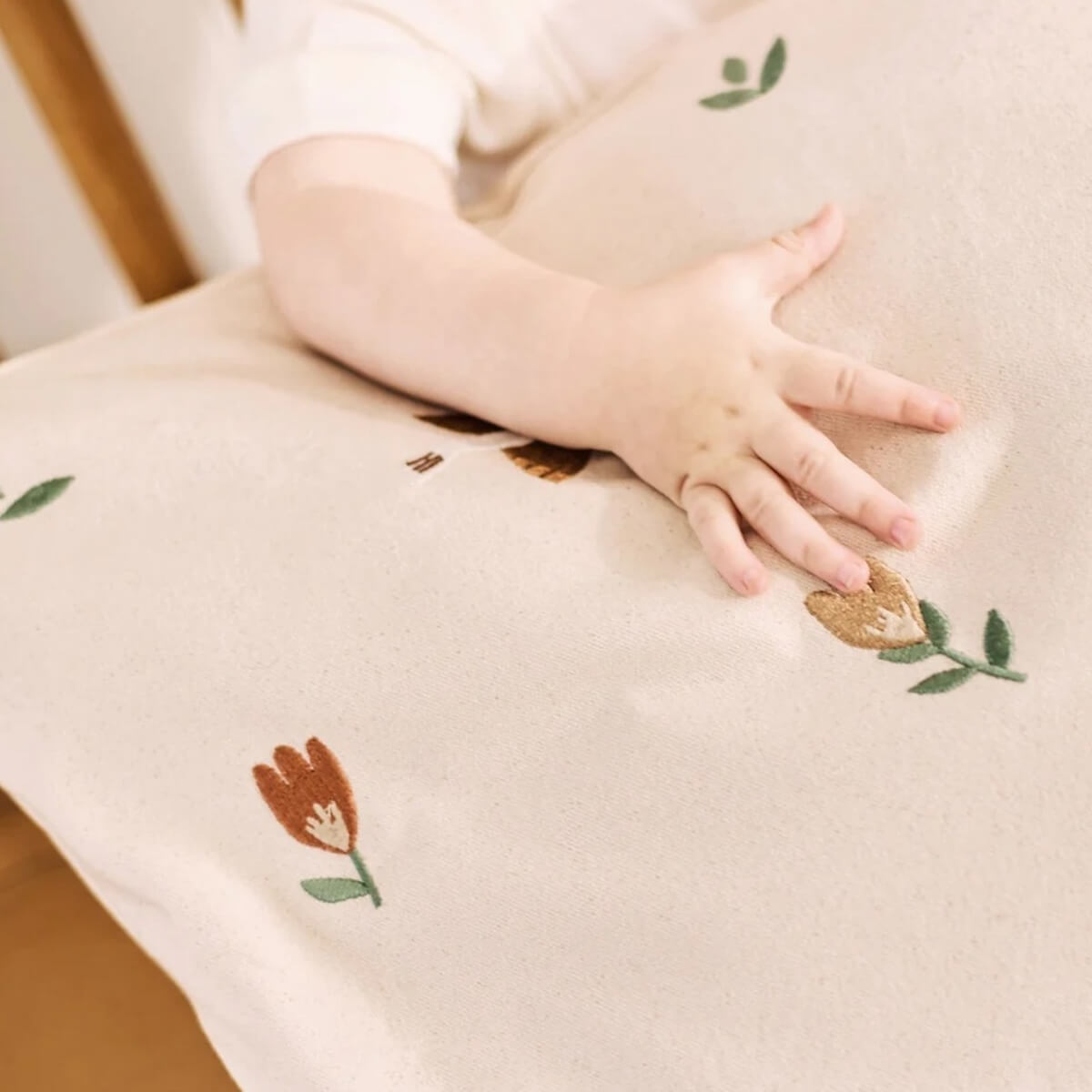 Coussin brodé Dear April Songbirds