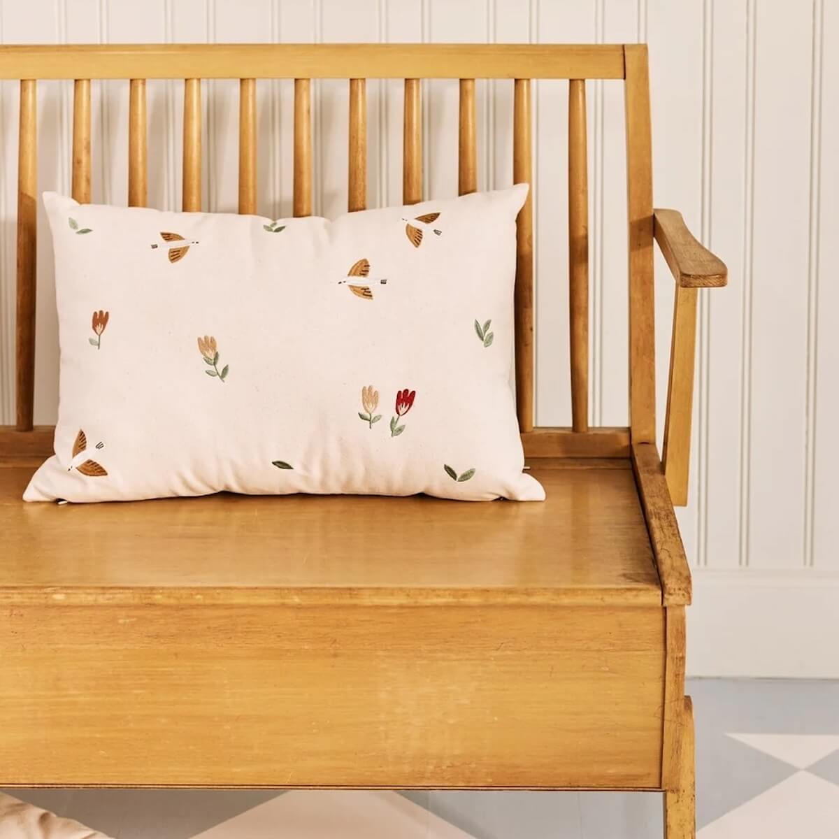 Coussin brodé Dear April Songbirds