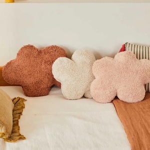 Coussin de sol 40x50cm CLOUDS Lorena Canals Chestnut