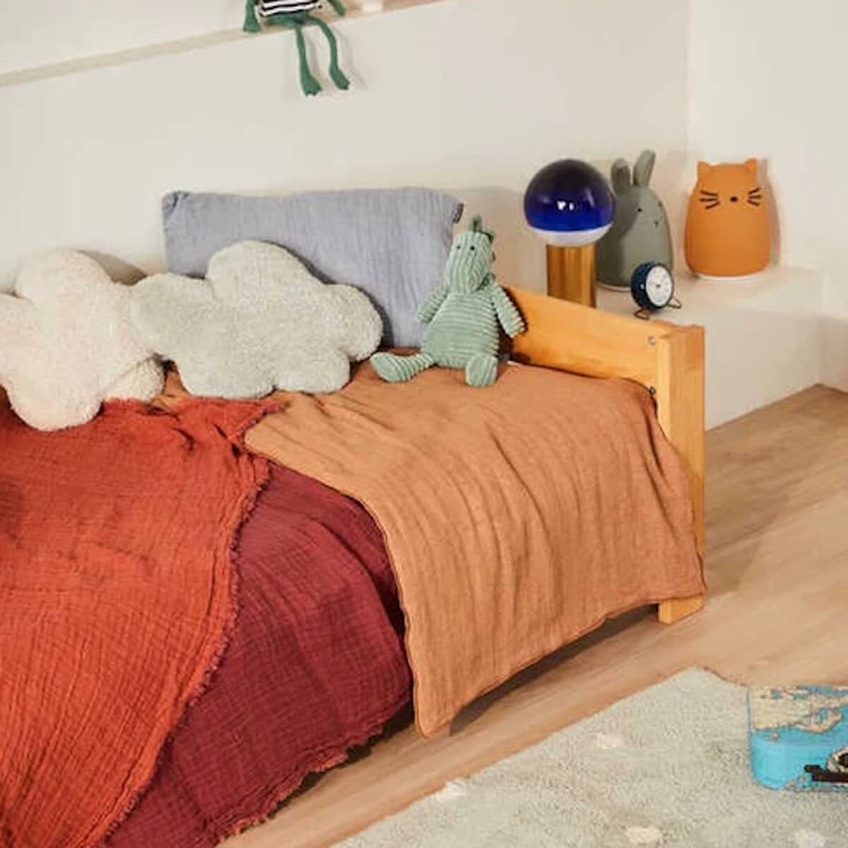 Coussin de sol 40x50cm CLOUDS Sage Lorena Canals Blue