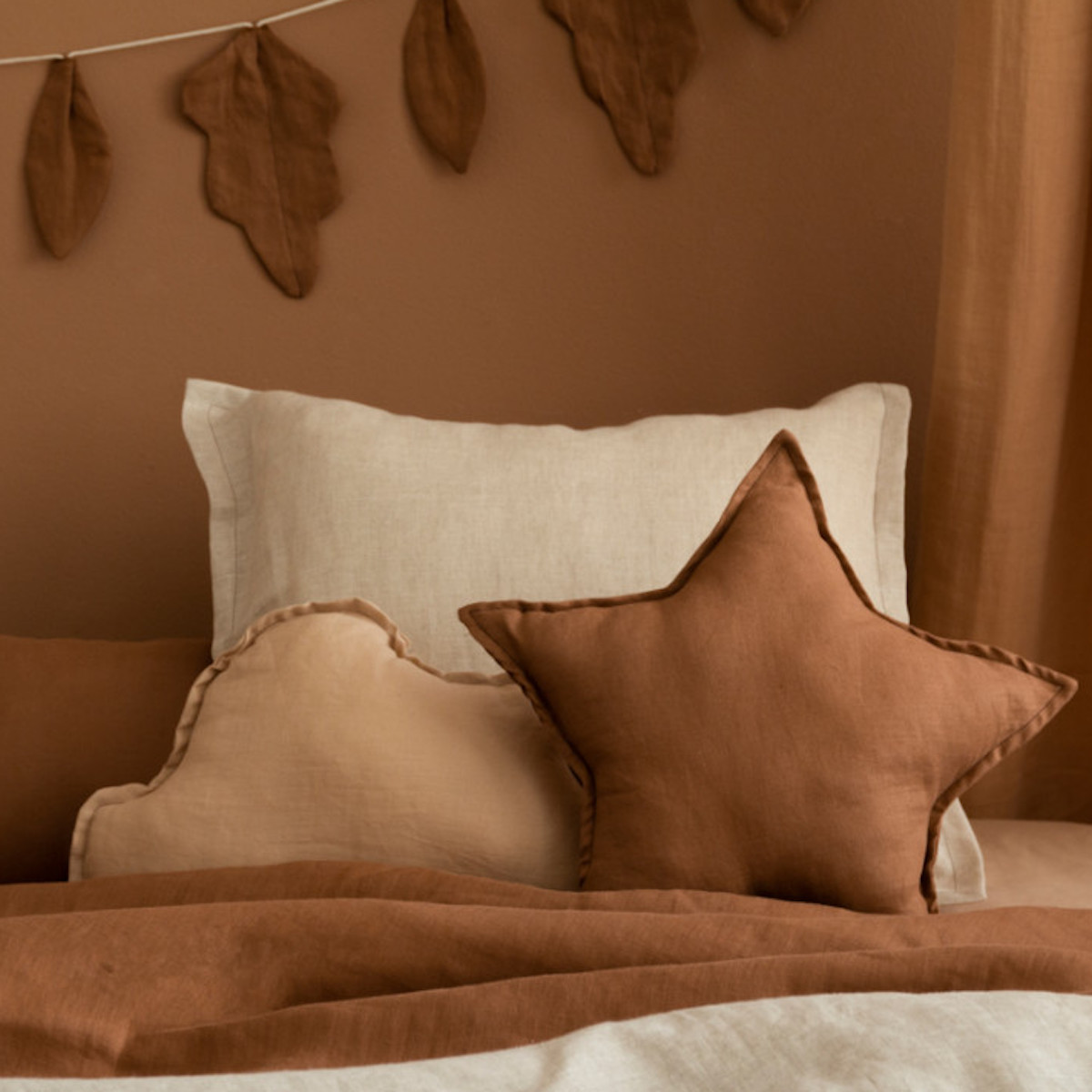 Coussin étoile LIN FRANÇAIS Nobodinoz Noisette