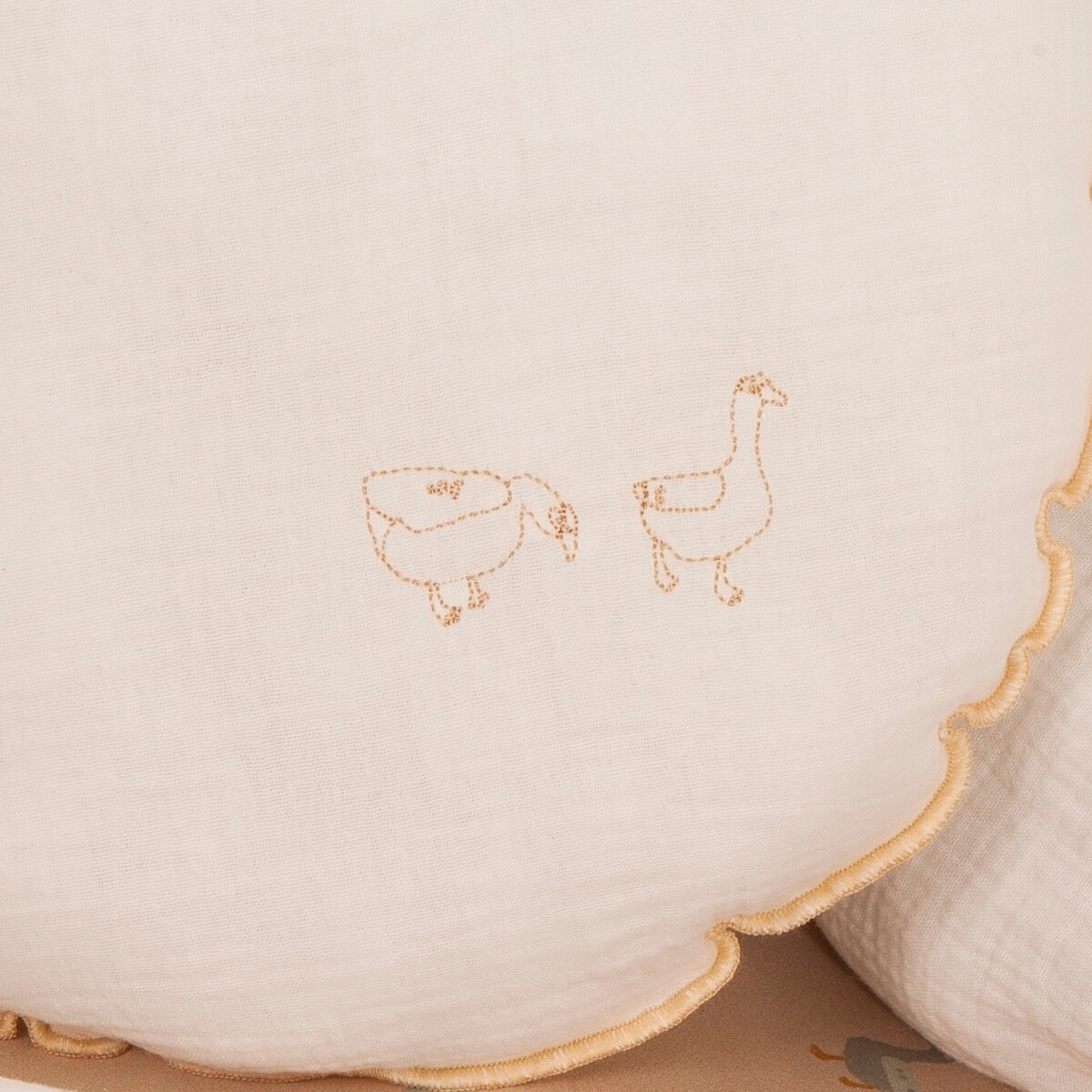 Coussin rond mousseline DUCKS brodée beige 30cm