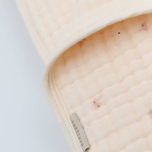 Couverture de berceau 100x75cm Nuvola Bamboom olives pink