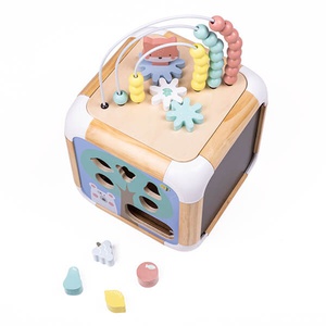 Cube d'activités avec 5 surfaces de jeu Eurekakids