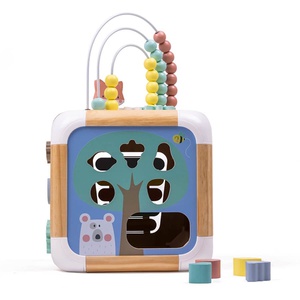 Cube d'activités avec 5 surfaces de jeu Eurekakids