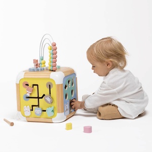 Cube d'activités avec 5 surfaces de jeu Eurekakids