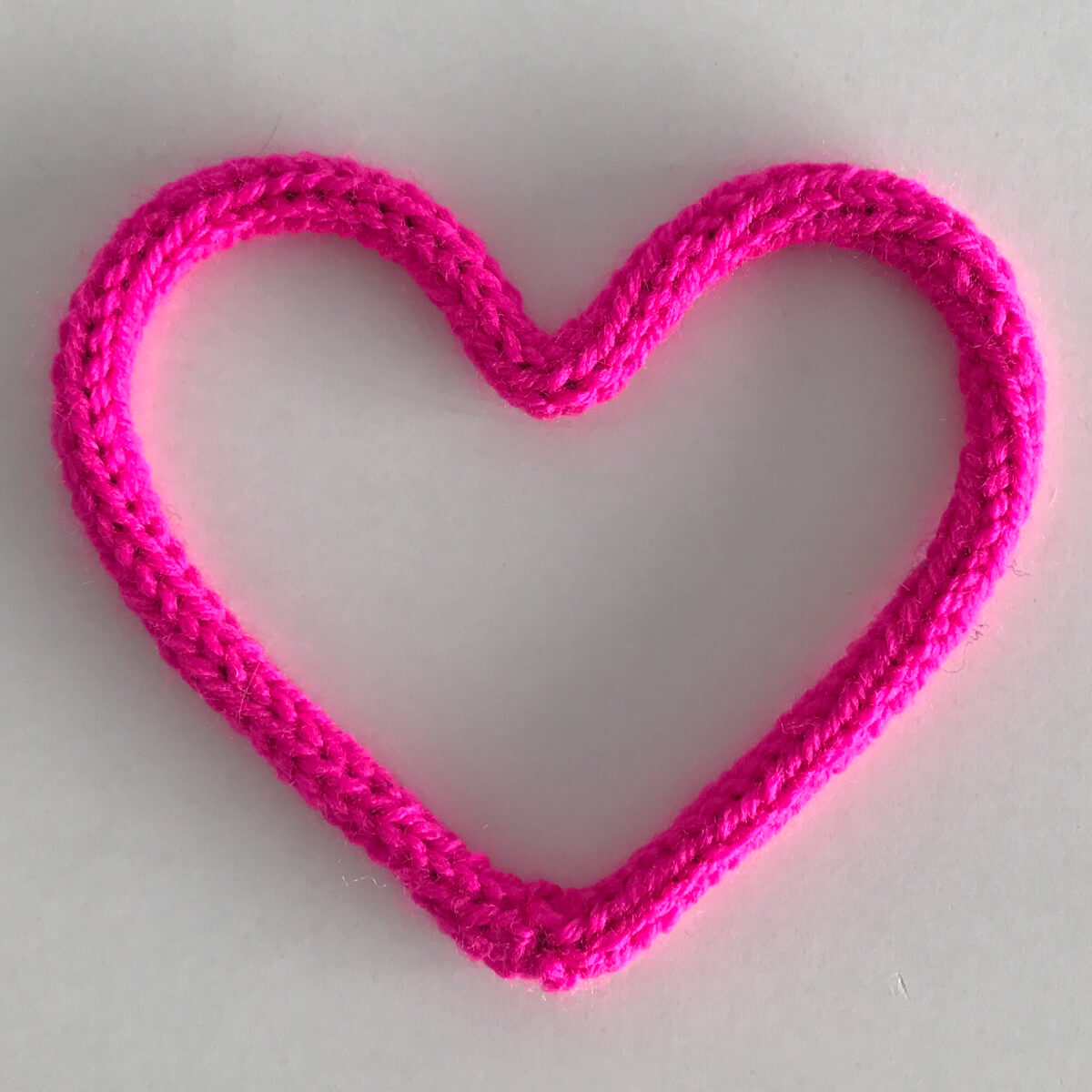 Décoration murale 10cm PETIT CŒUR Charlie et June rose fluo