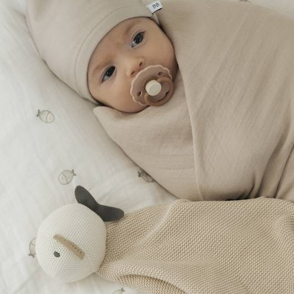 Doudou FISHES en tricot Bamboom birch sand