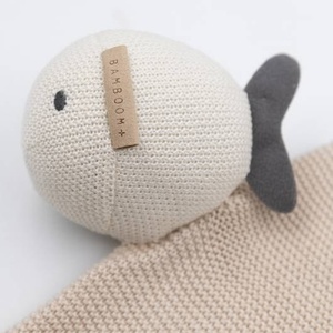 Doudou FISHES en tricot Bamboom birch sand
