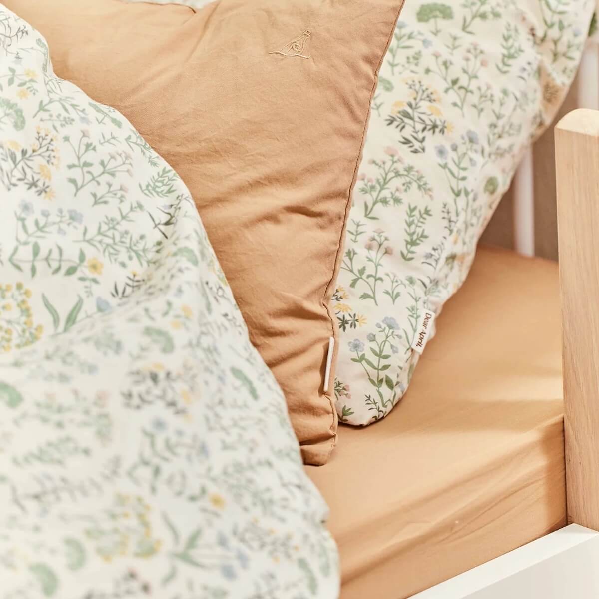 Drap housse 90x200x13cm Dear April Sandy Feet