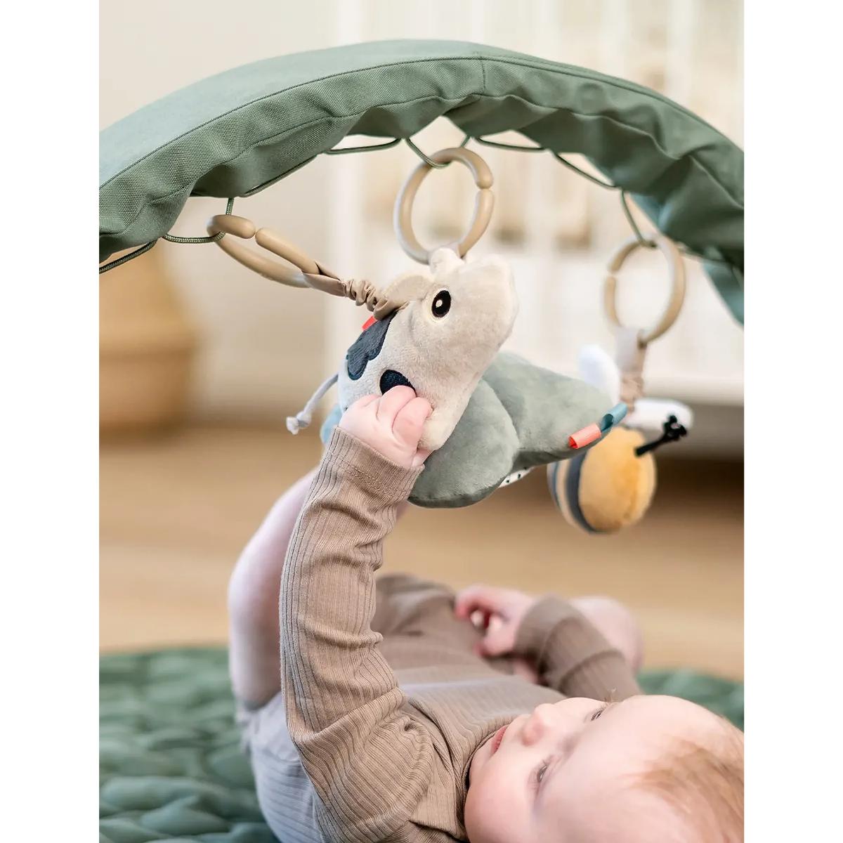 Gimnasio Infantil Tiny farm Done by Deer verde