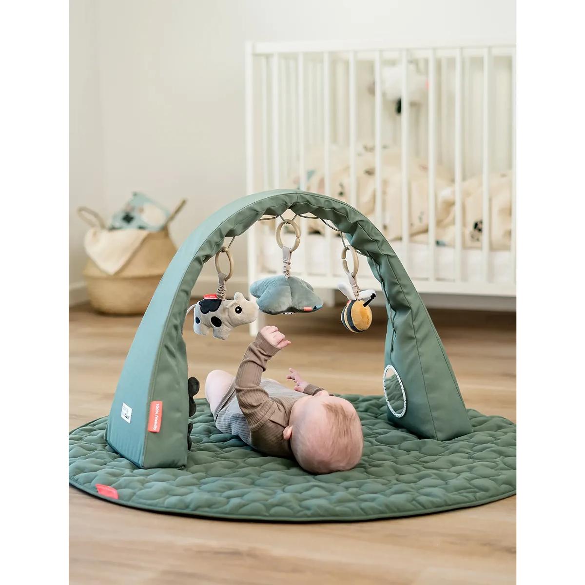 Gimnasio Infantil Tiny farm Done by Deer verde
