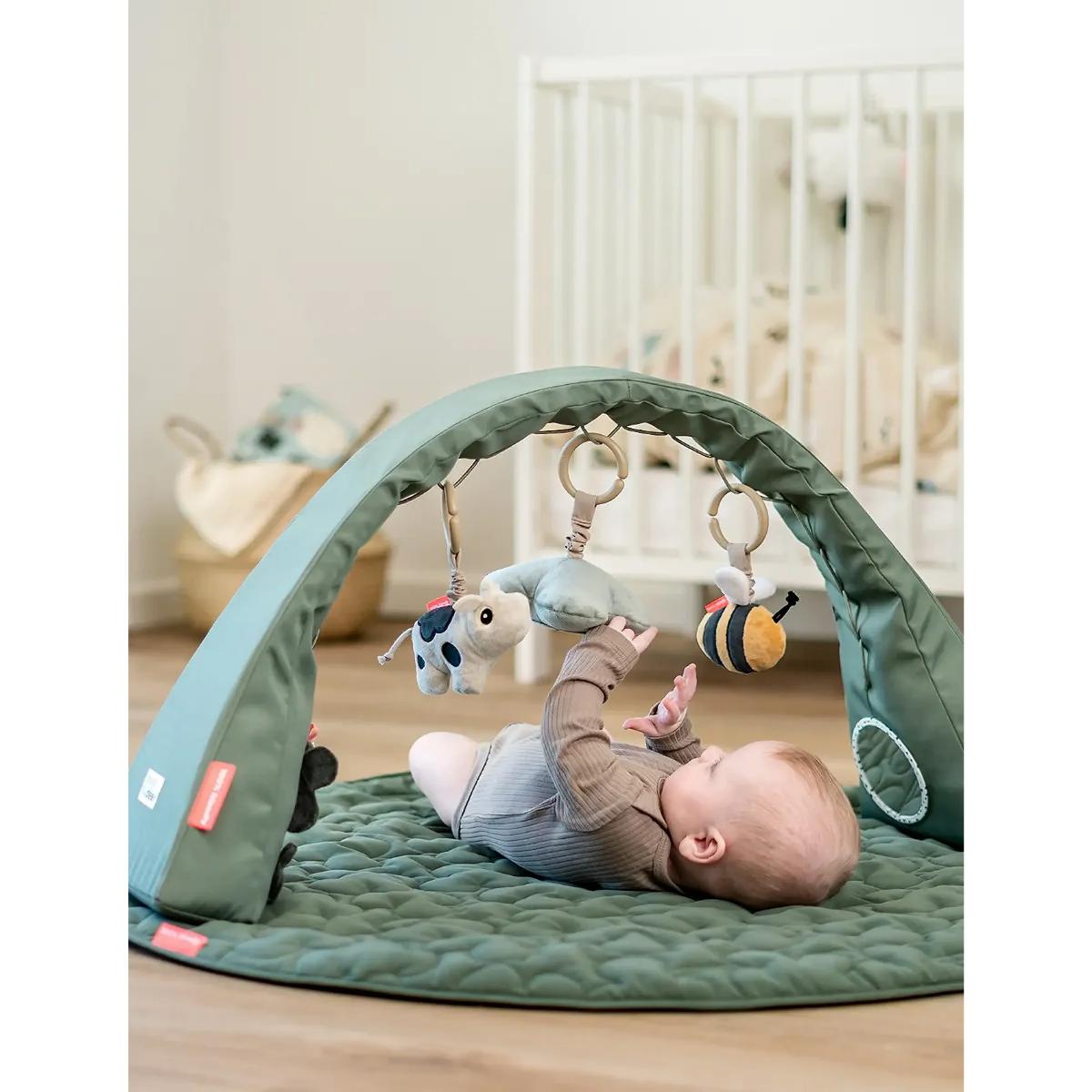 Gimnasio Infantil Tiny farm Done by Deer verde
