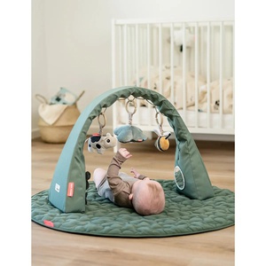 Gimnasio Infantil Tiny farm Done by Deer verde