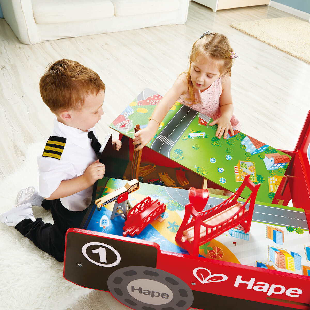 Grand circuit de train avec table LOCOMOTIVE Hape