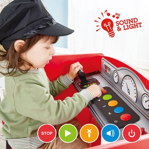 Grand circuit de train avec table LOCOMOTIVE Hape