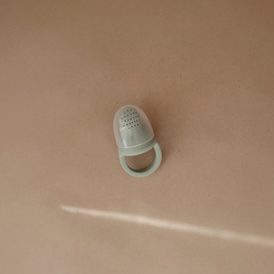 Grignoteur bébé 2pc Mushie silicona solid cambridge Blue 4,5x6,3x7,6cm