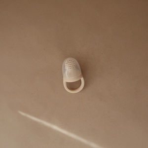 Grignoteur bébé 2pc Mushie silicona solid shifting Sand 4,5x6,3x7,6cm