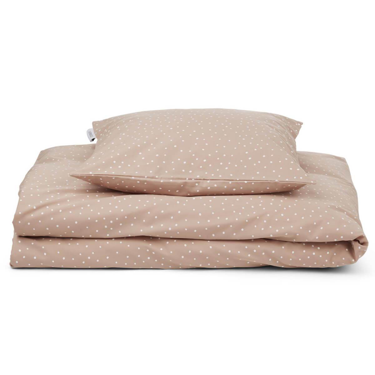 Plan à trois pour une petite à couette! Plan à trois pour une petite à couette!