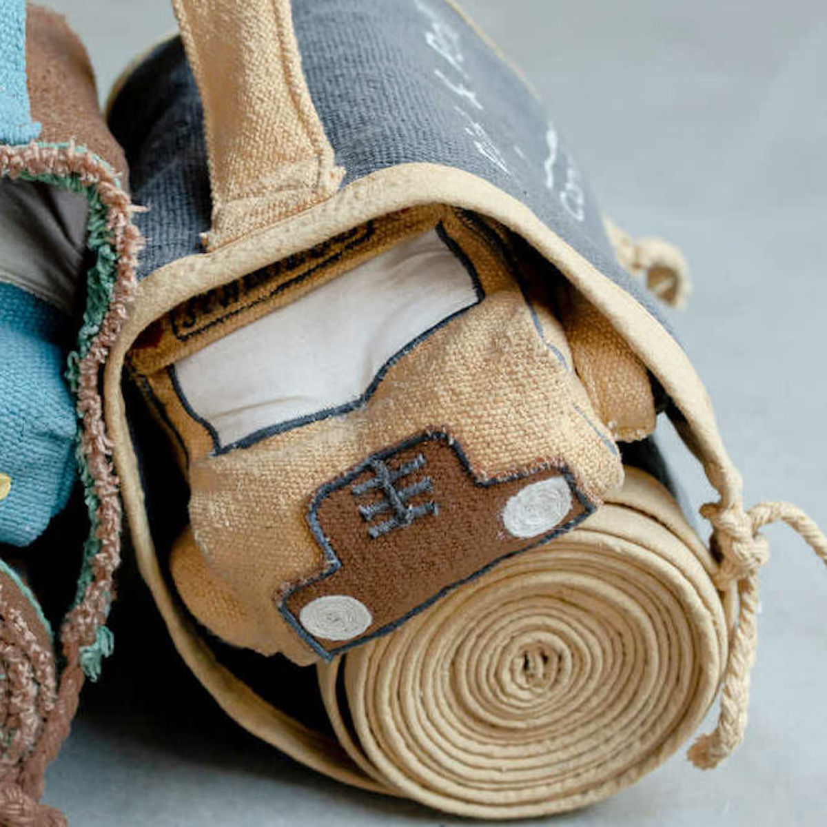 Jeu en tissu ROLL SCHOOL BUS RIDE&ROLL Lorena Canals