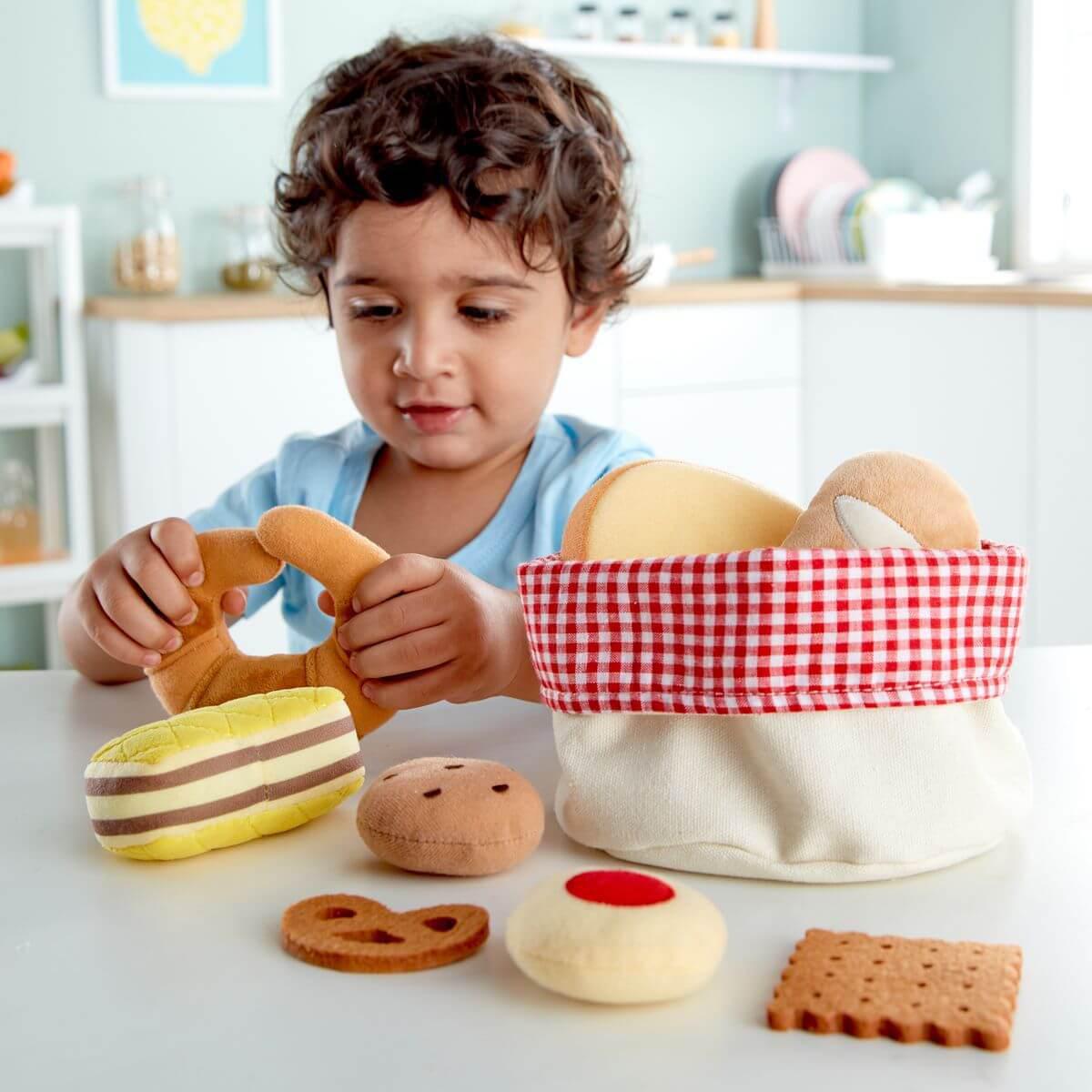 Jeu imitation panier de pains Hape