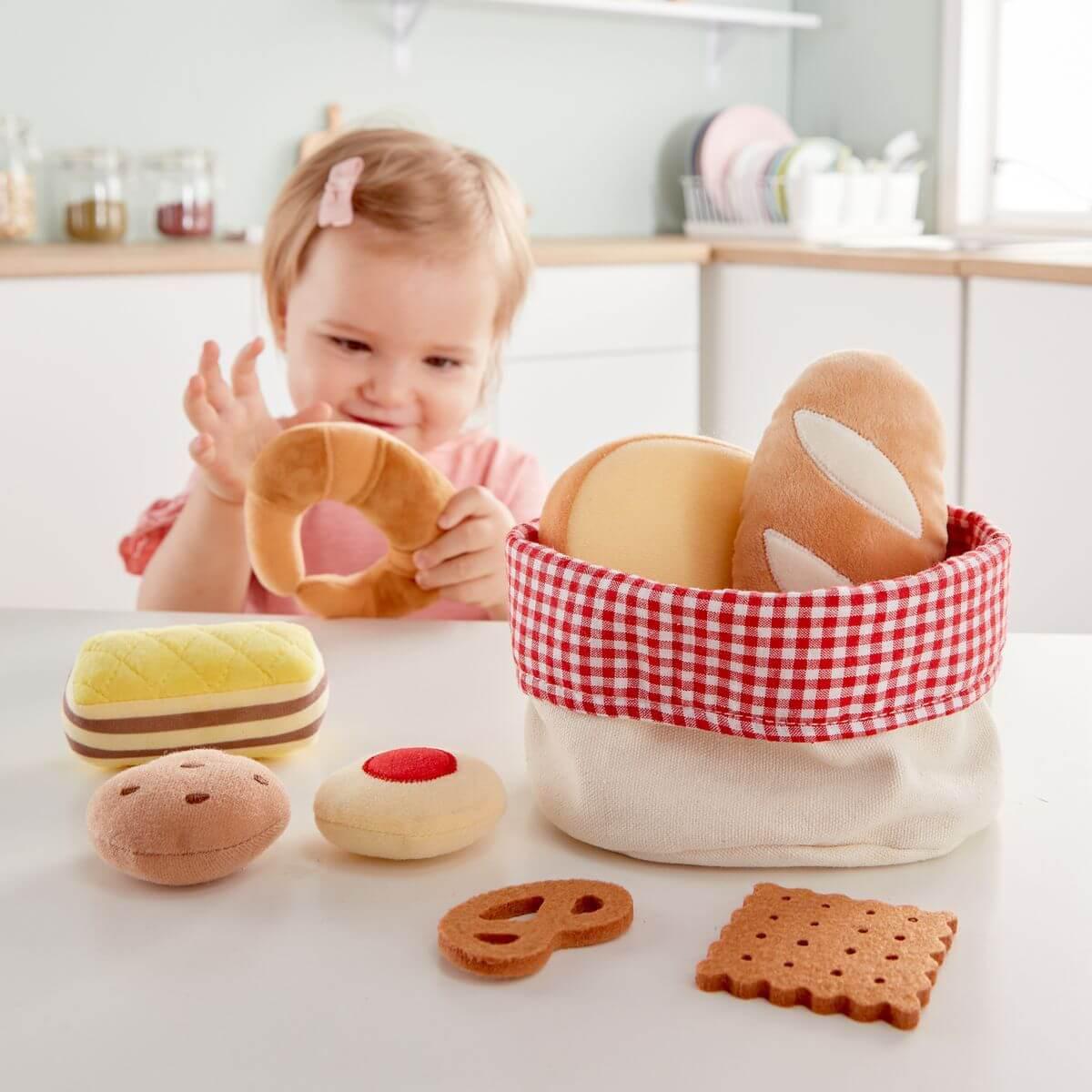 Jeu imitation panier de pains Hape