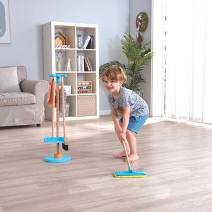 Jeu imitation set balai CLEAM UP Hape