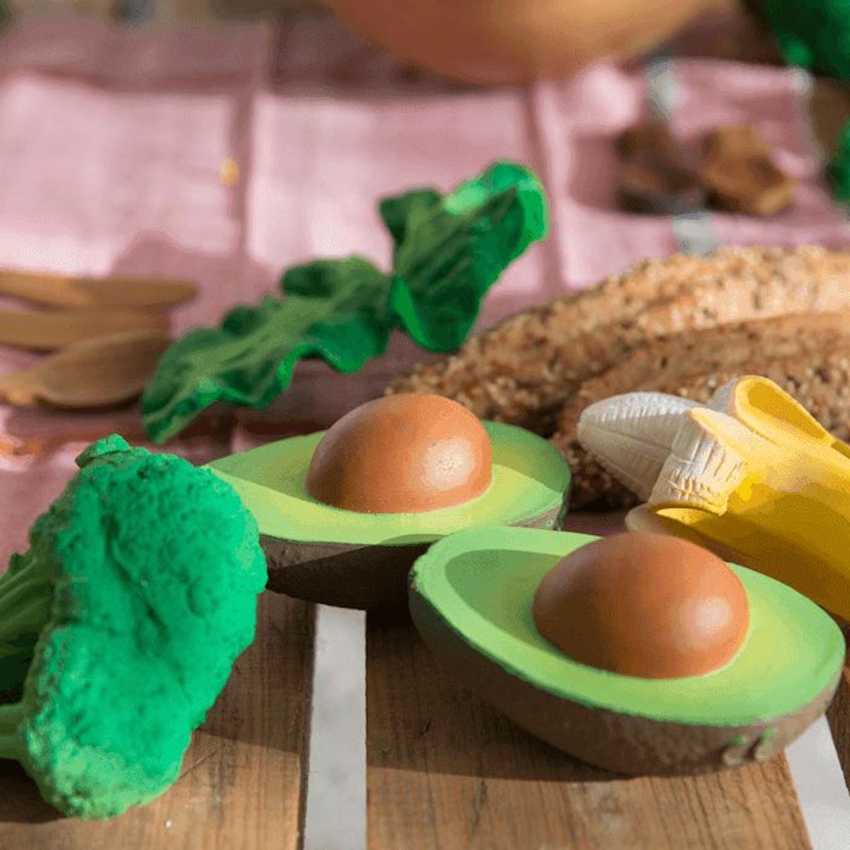 Jouet à mordiller ARNOLD THE AVOCADO Oli&Carol