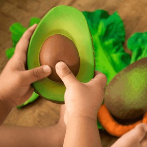 Jouet à mordiller ARNOLD THE AVOCADO Oli&Carol