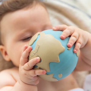 Jouet à mordiller EARTHY THE WORLD BALL Oli&Carol blue